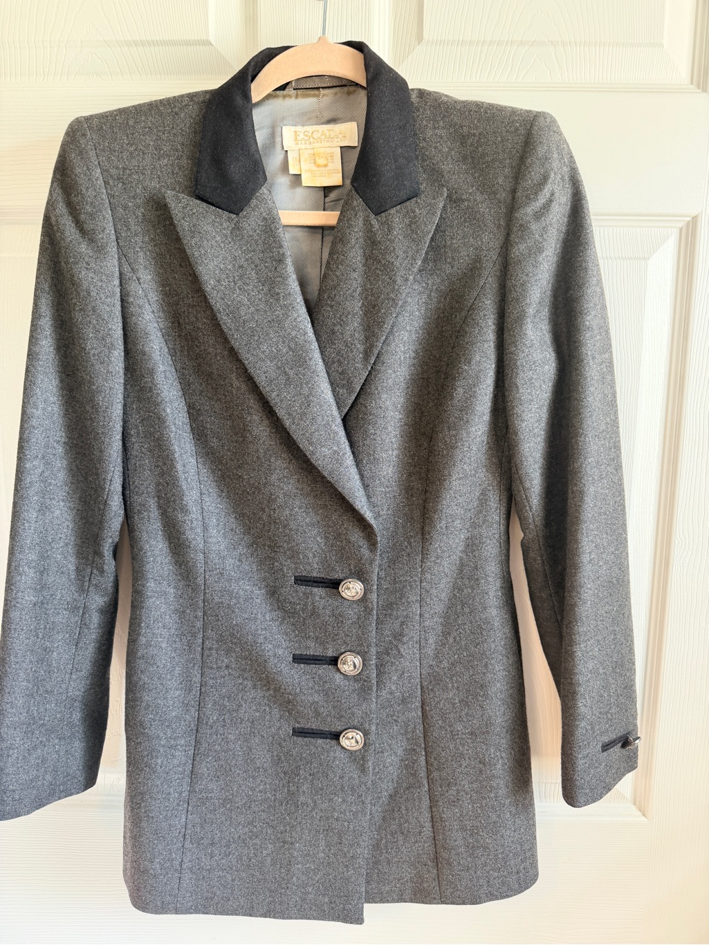 Escada Gray Vintage Wool Blazer With Black Velvet Collar